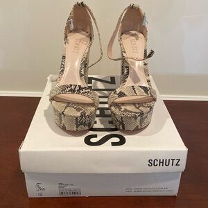 Schutz platform animal print sandals size 7.5